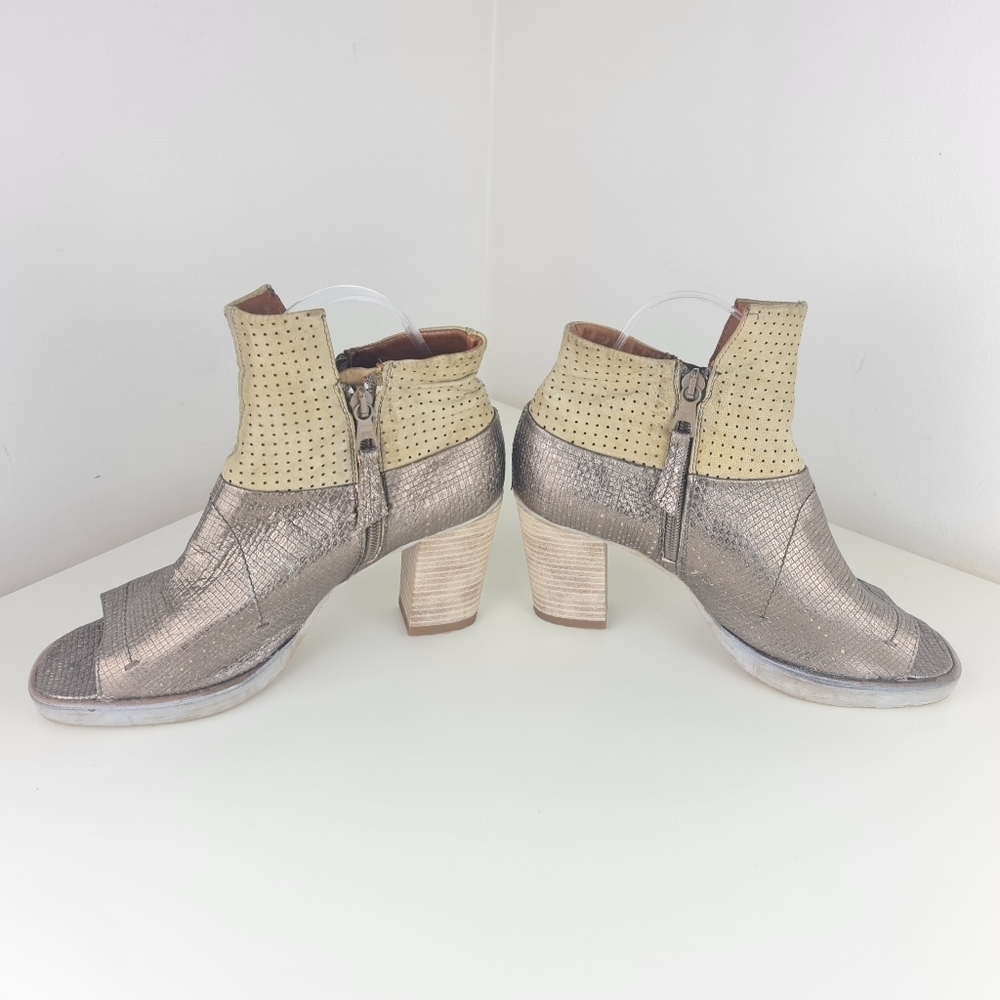 Mjus Shoes Leather Perforated Ankle Boots Size 38 or 8 Booties Side Zip - Picture 5 of 12